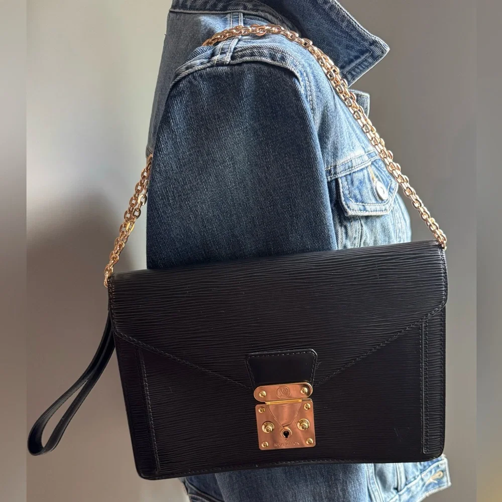 SOLD Vintage Louis Vuitton Clutch | Good Vintage Condition - Picture 4 of 16